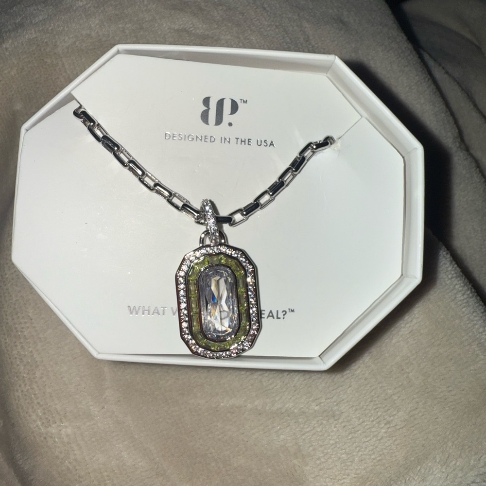 Elegant Silver Necklace with Crystal Pendant